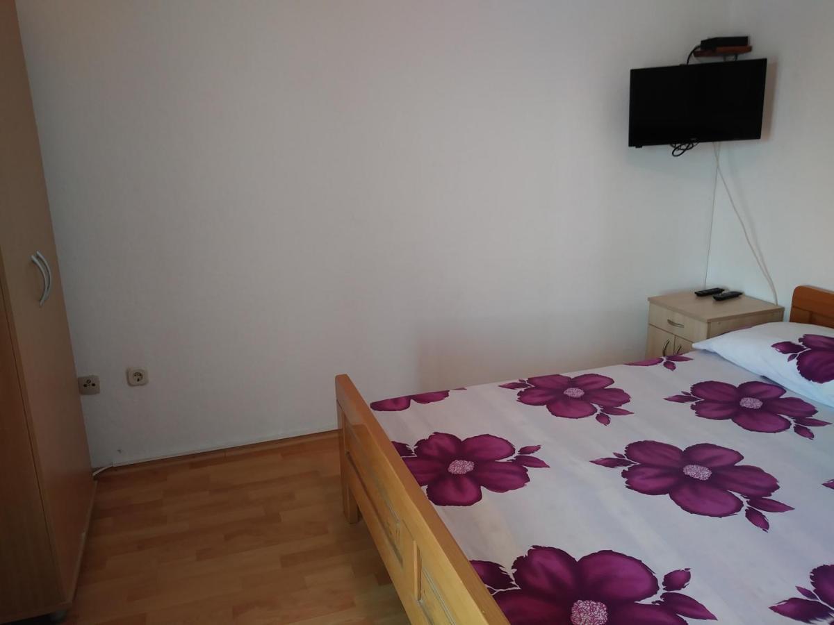 Nives Apartmani Pakoštane Exterior foto
