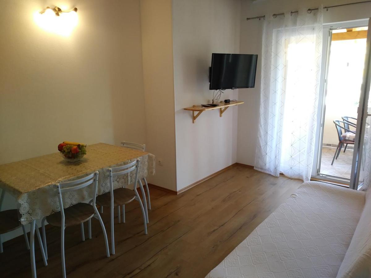 Nives Apartmani Pakoštane Exterior foto