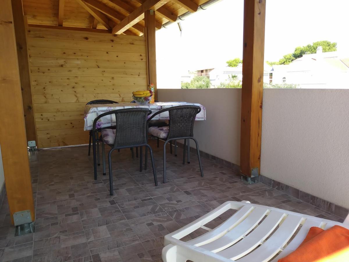Nives Apartmani Pakoštane Exterior foto