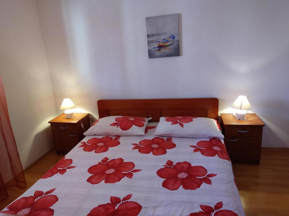 Nives Apartmani Pakoštane Exterior foto