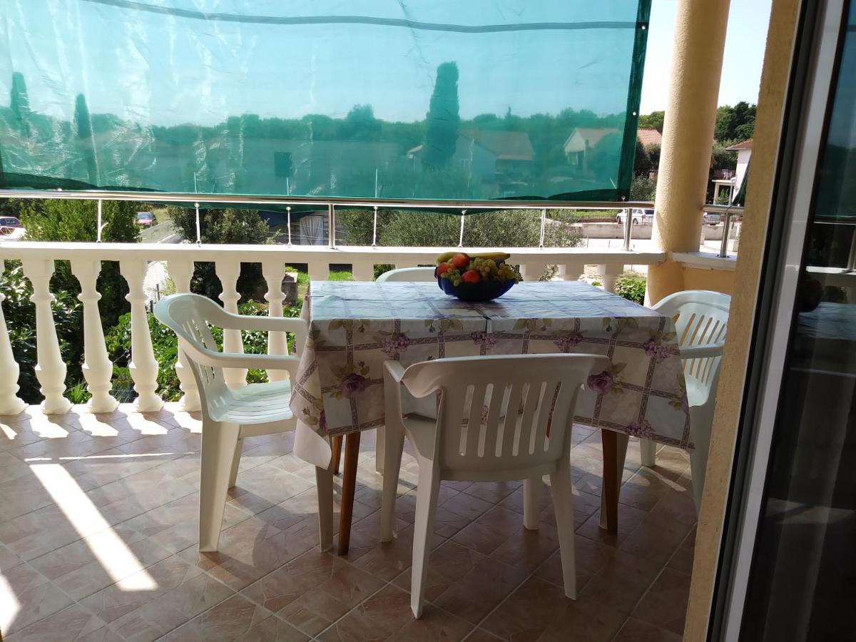 Nives Apartmani Pakoštane Exterior foto