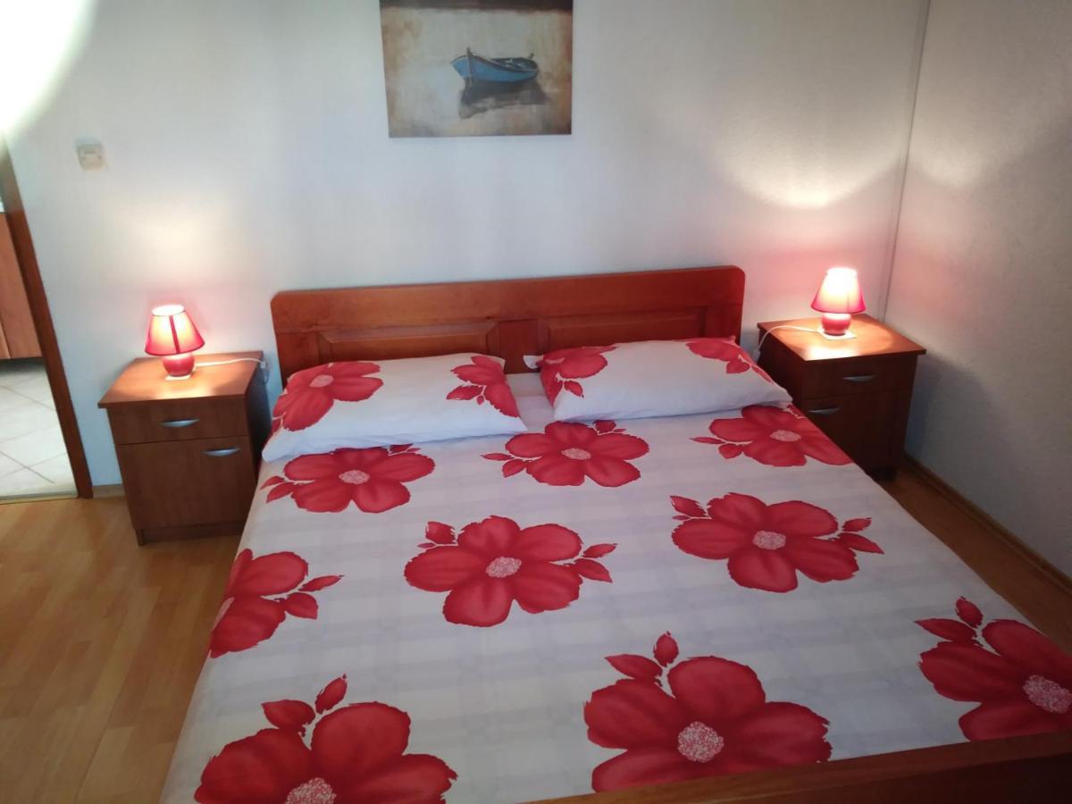 Nives Apartmani Pakoštane Exterior foto