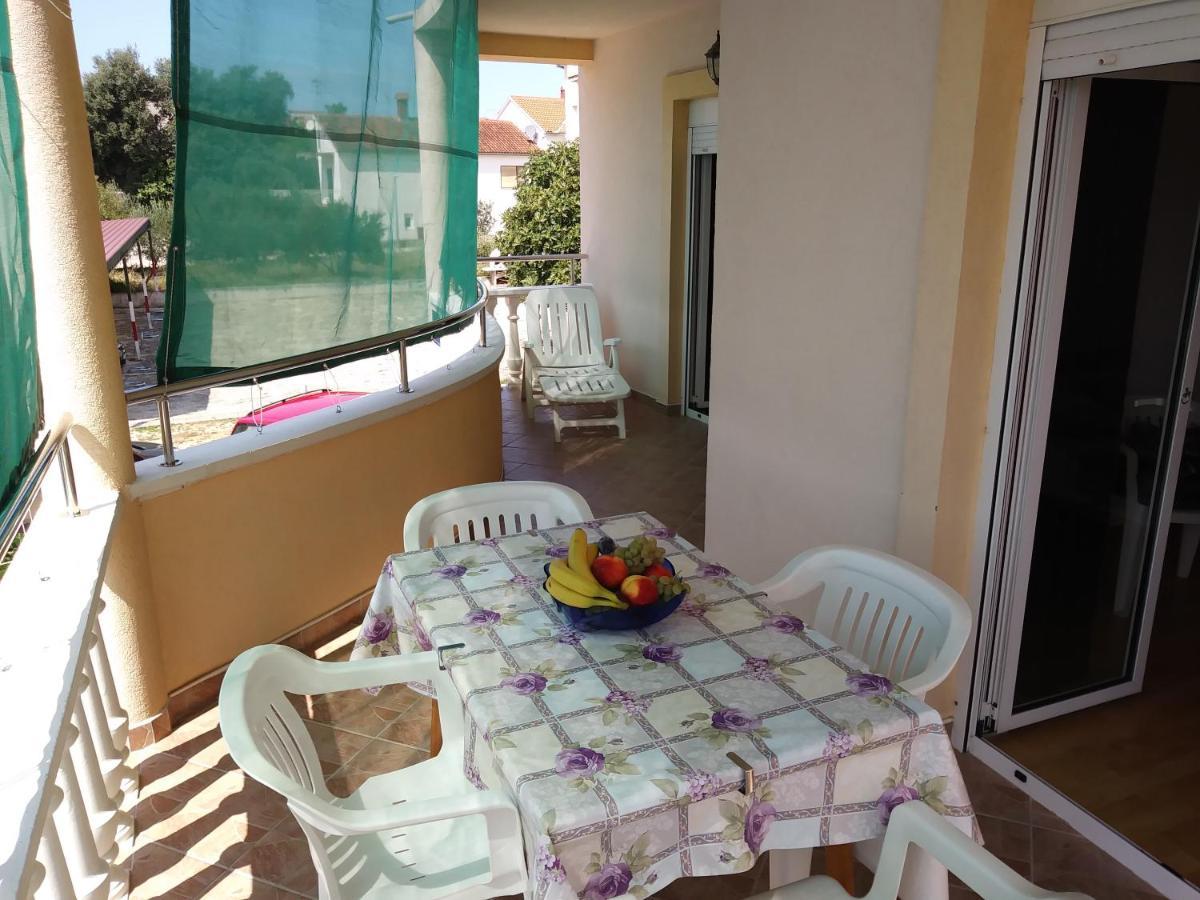 Nives Apartmani Pakoštane Exterior foto