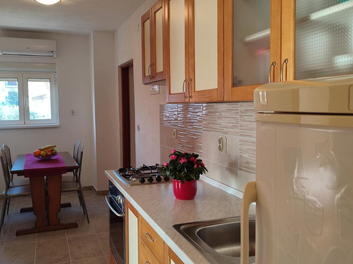 Nives Apartmani Pakoštane Exterior foto